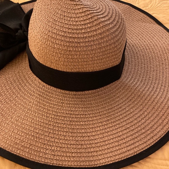 Accessories - Sunhat w Bow Wide Brim Black Ribbon Detail Elastic Chin Strap EUC